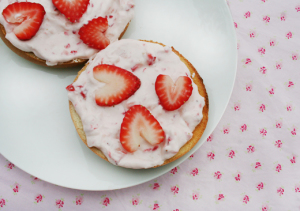 bagels with strawberries